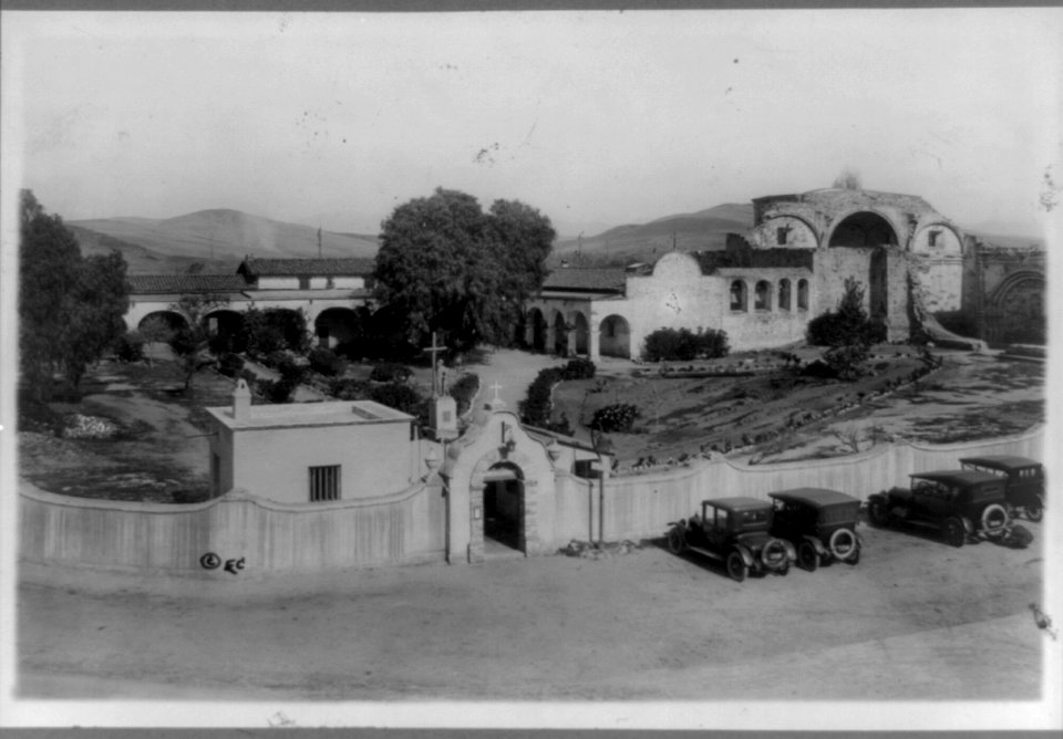Bird's-eye view of San Juan Capistrano mission, California LCCN96509379