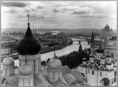 Bird's-eye view of the city of Moscow, Russia, from Ivan Viliky overlooking the Uspensky Cathedral and the Moscow River LCCN90706871