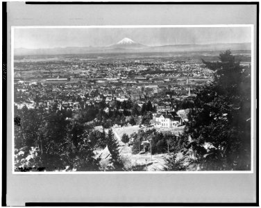 Bird's-eye view of Portland, Oregon with Mt. St. Helens in background LCCN91719502