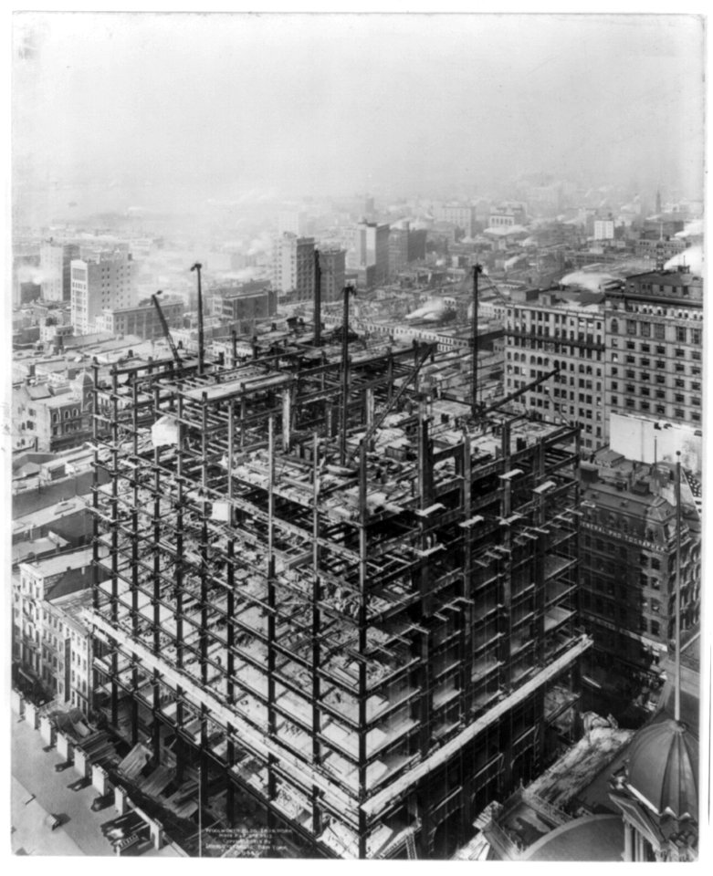 Bird's-eye views of Woolworth Bldg, under construction, New York City LCCN2002705858