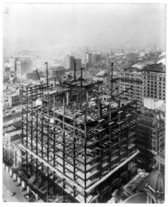 Bird's-eye views of Woolworth Bldg, under construction, New York City LCCN2002705858