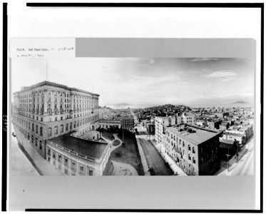 Bird's-eye view of San Francisco, California, showing a view up Powell Street with the Fairmont Hotel on the left and Alcatraz Island in the distance) - R.J. Waters & Co LCCN96514400