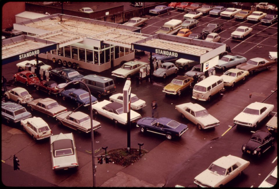 Birds-eye-view-of-an-average-gas-station-in-portland-during-the-early-morning-hours-of-pumping121973 4271754551 o