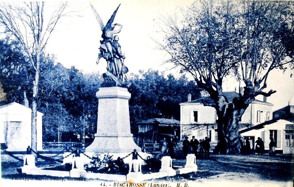 Biscarrosse (Landes) - Monument aux morts 1