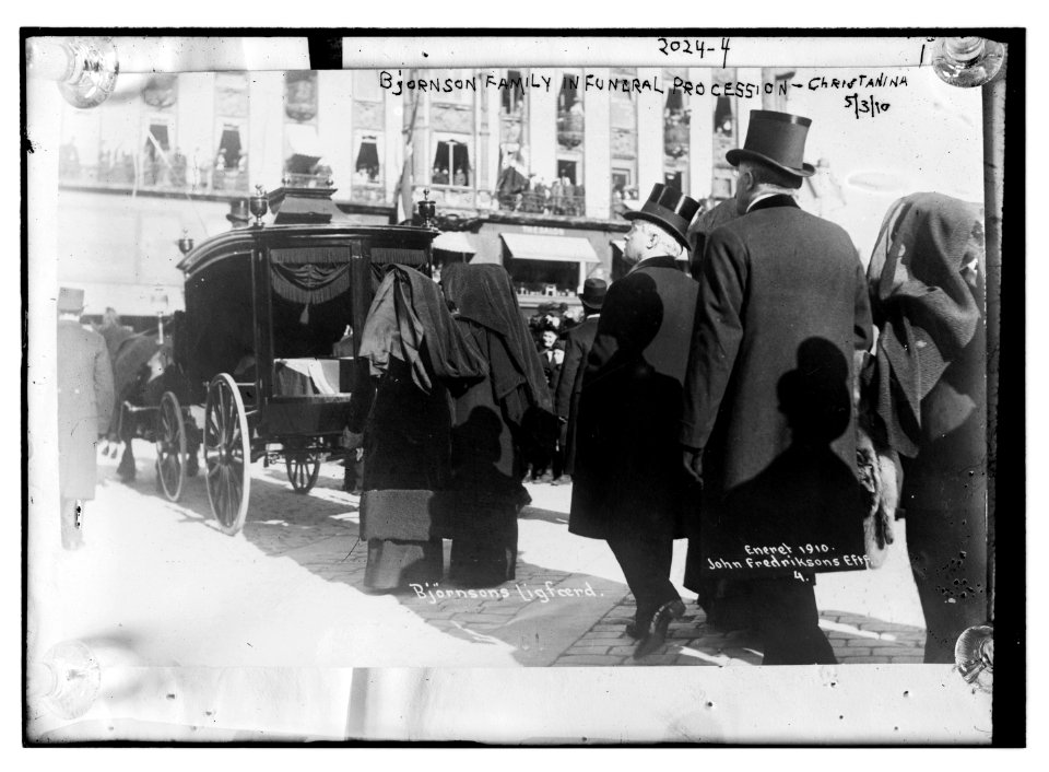 Bjornson family in funeral procession - Christiania LCCN2014688104