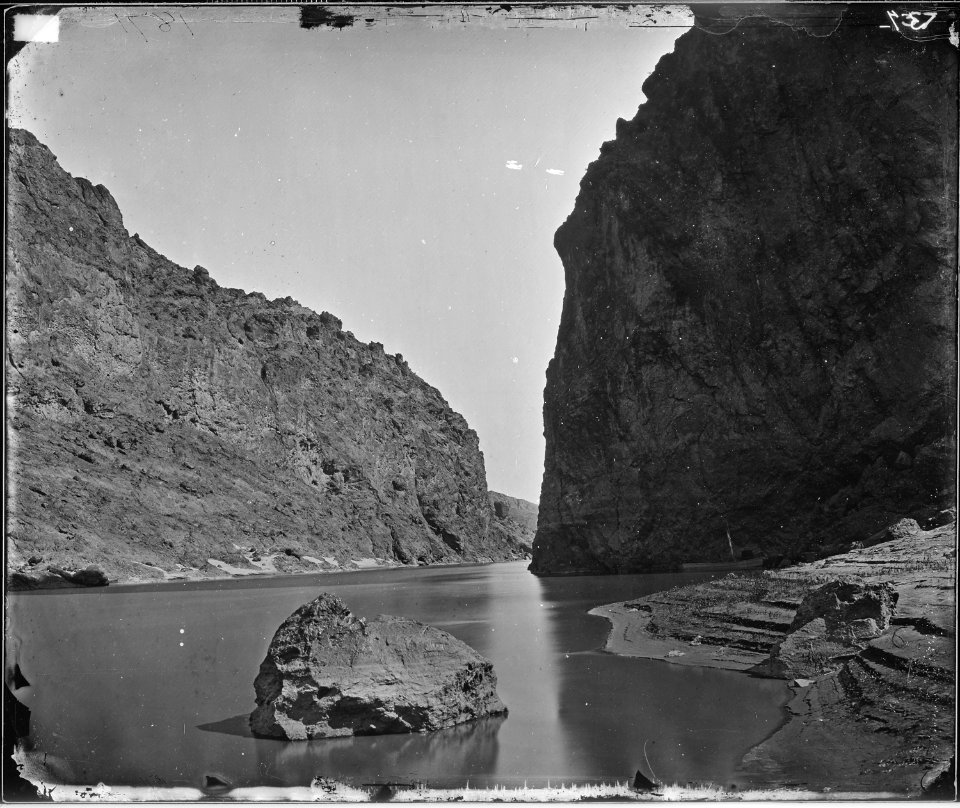 BLACK CANYON, LOOKING BELOW, TOWARD CAMP 7, COLORADO RIVER - NARA - 524160