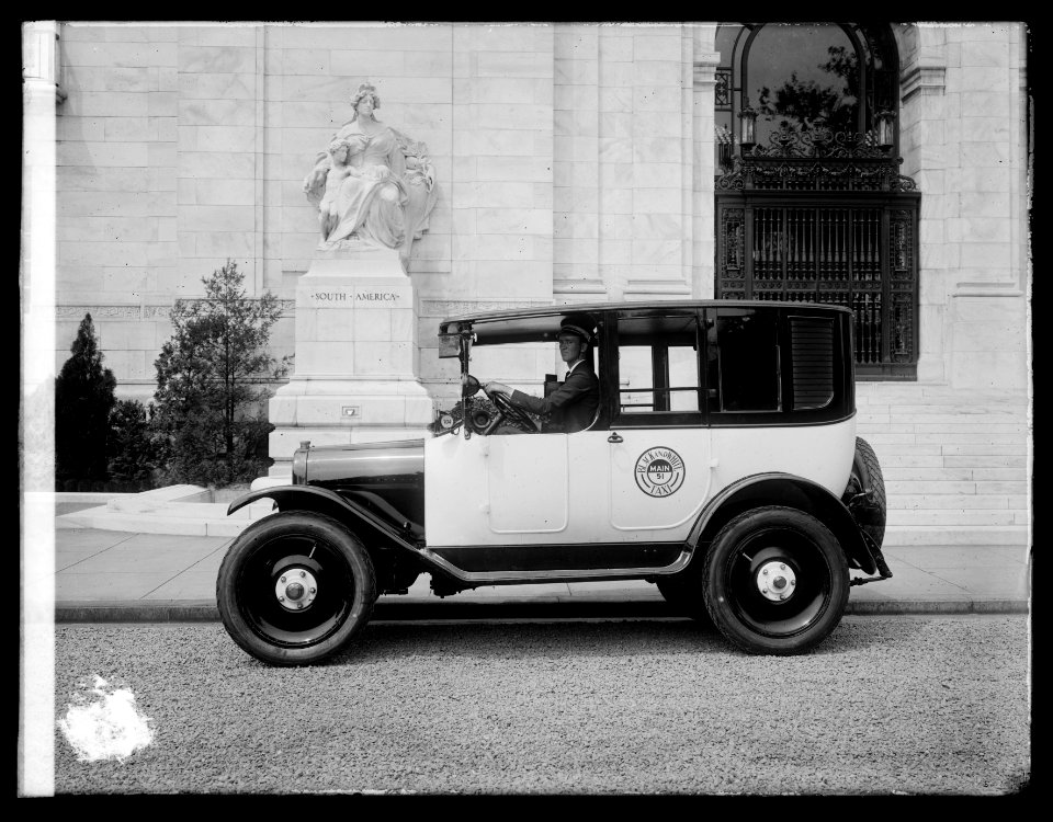 Black & White Taxi LCCN2016824009