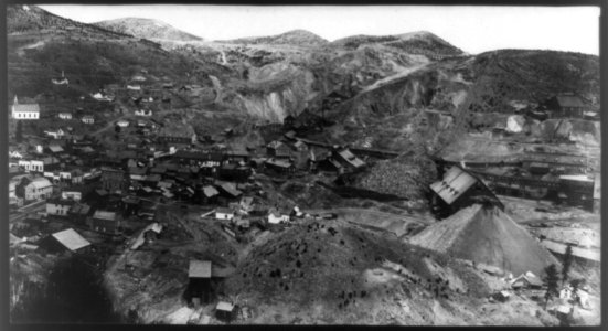 Black Hills views-View of the famous Homestake Mines and the big mining town, Lead City, South Dakota LCCN97505162