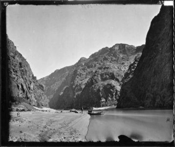 BLACK CANYON, LOOKING ABOVE FROM MIRROR BAR, COLORADO RIVER - NARA - 524173