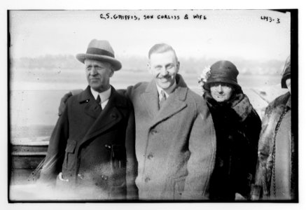 C.H. Griffis, son Corliss & wife LCCN2014716928