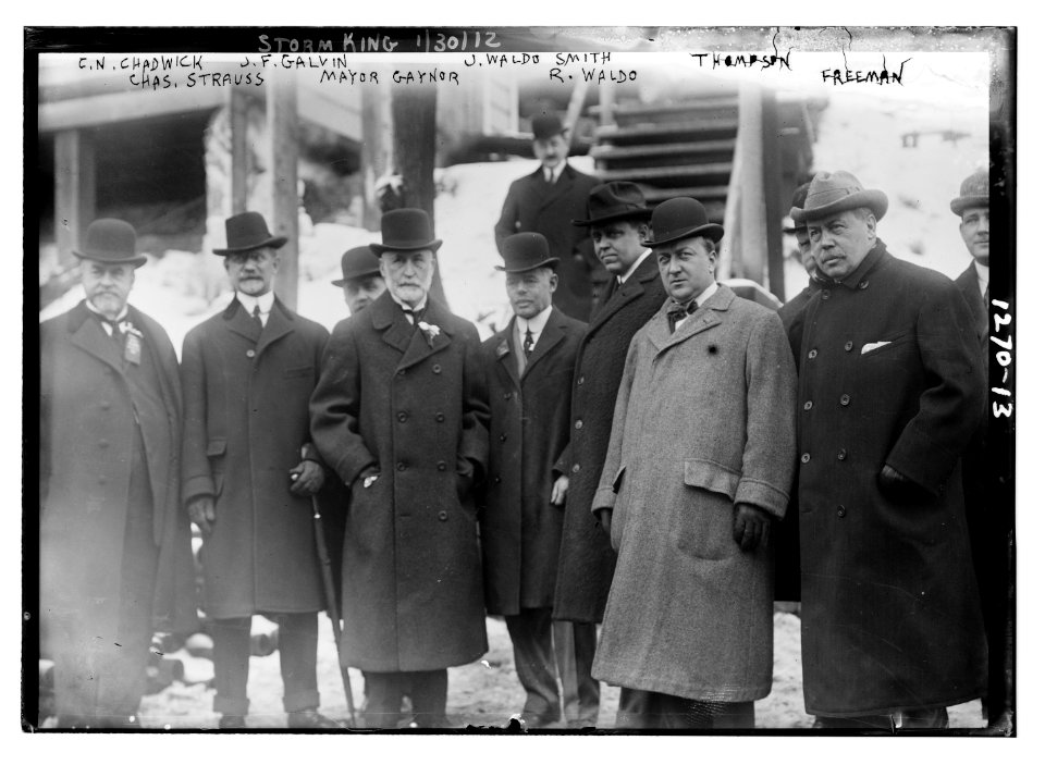 C.N. Chadwick, Chas. Straus, J.F. Galvin, Mayor Gaynor, J. Waldo Smith, R. Waldo, Thompson and Freeman at Storm King LCCN2014686587
