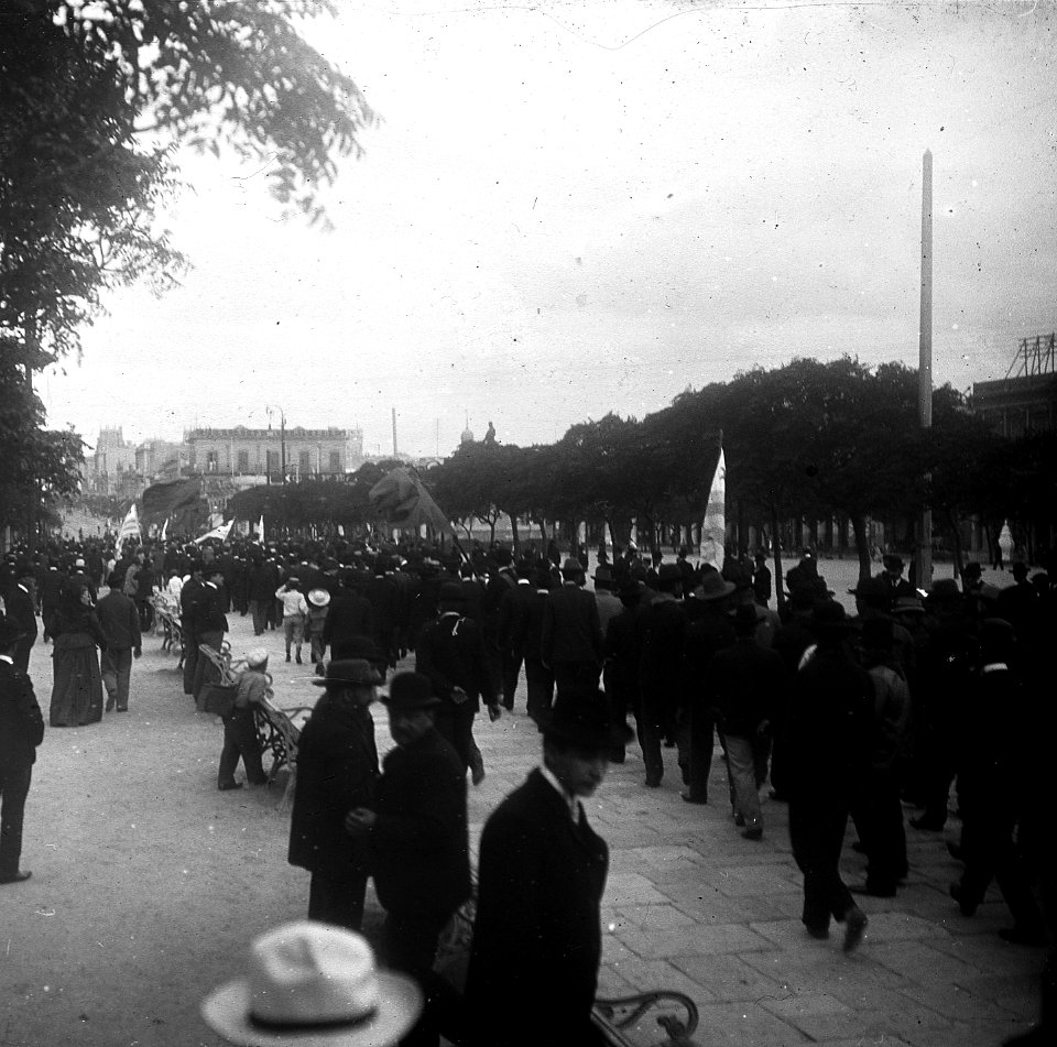 C02f015. 18 de Julio, Manifestación política 2