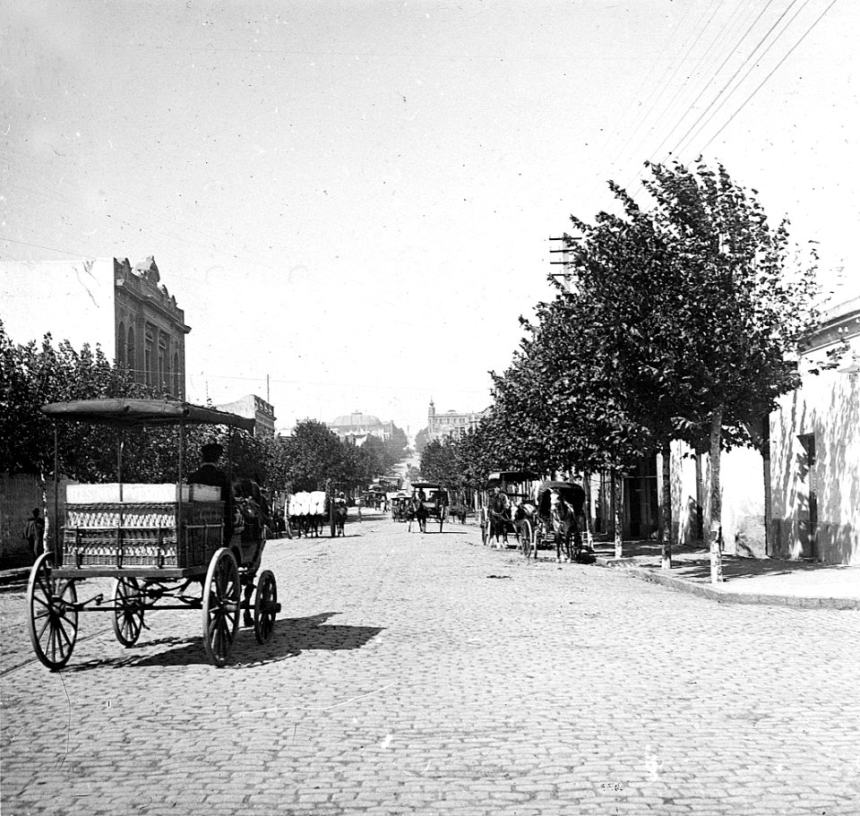 C06f056. Carros y tranvías por Rondeau. Al fondo Ateneo