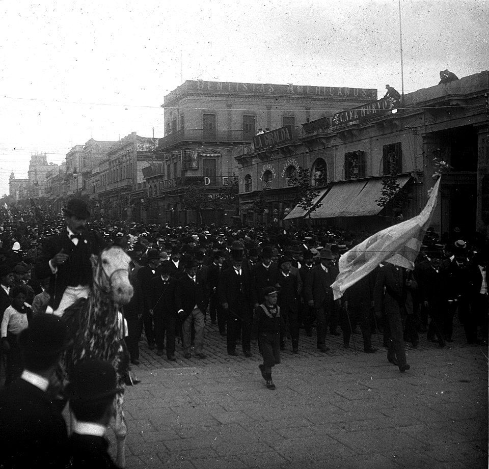 C02f016. 18 de Julio, Manifestación política