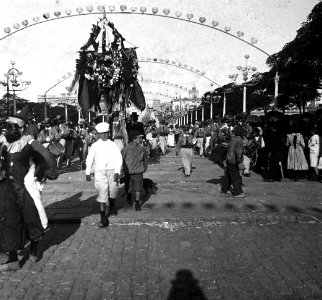 C03f024. Fiesta de Carnaval en la Plaza Independencia