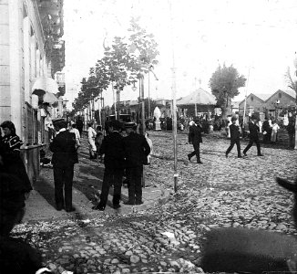 C06f062. Festejo en una calle Montevideana