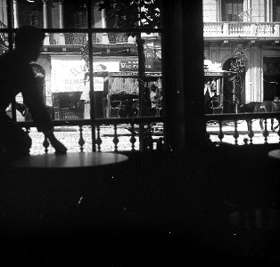 C14f133.Interior de Bar en 18 de julio