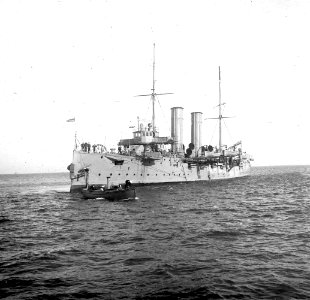 C22f208. Buque de guerra Britanico. Bahía
