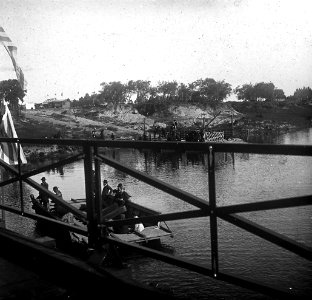 C16f156.Inauguarción de un puente de madera