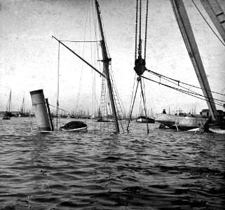 C22f212. Cañonera Rivera hundida en la bahía