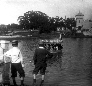 C17f157.Lago Parque Rodó con castillito al fondo
