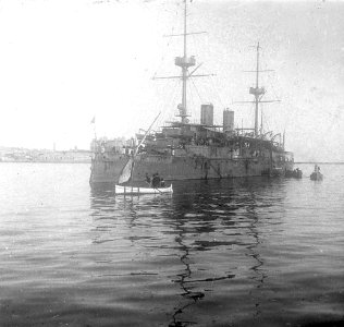 C22f209. Buque de guerra, Bahía