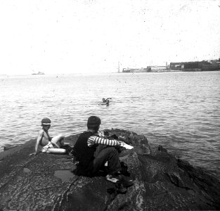 C28f272. Dique Mauá, Niños bañandose