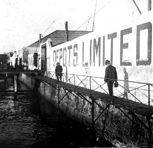C26f261. Muelle (Incripción en el muro Depots Limited)