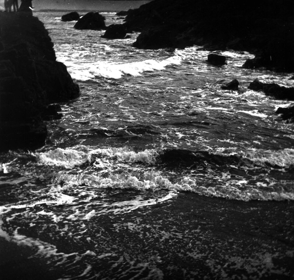 C30f297. Vista del mar y las rocas de Portezuelo