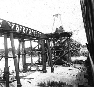 C39f383. Puente ferroviario sobre el río Santa Lucía