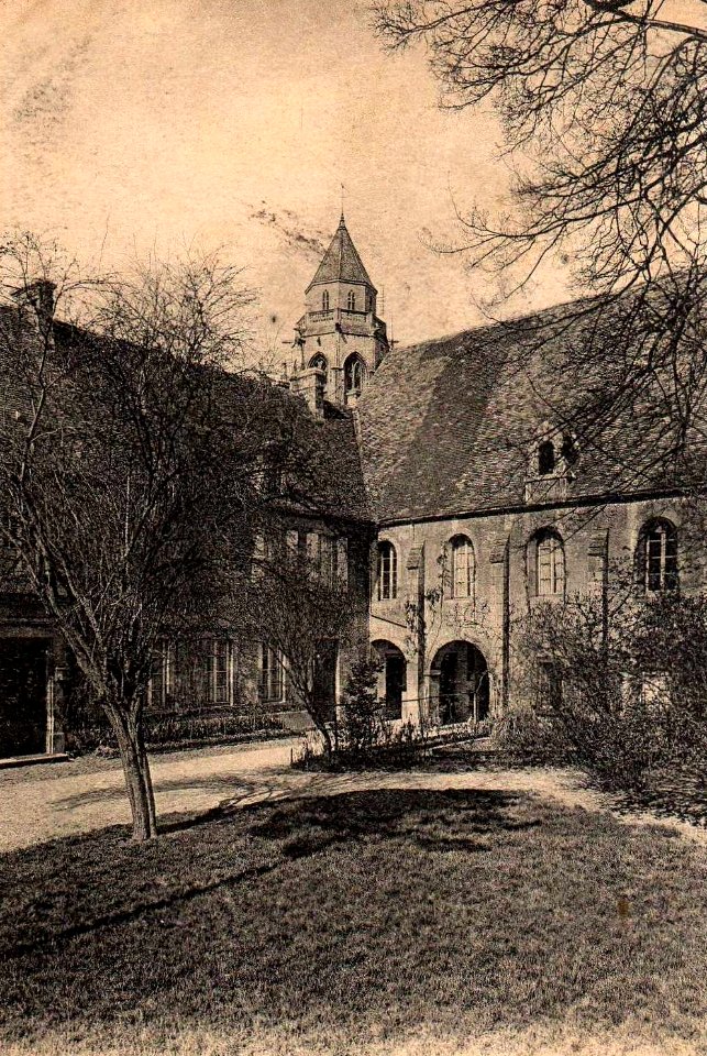Caen collegedumont cour