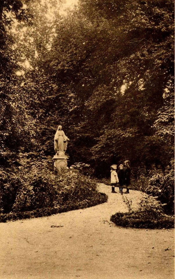 Caen notredamedecharite cpa jardin 2
