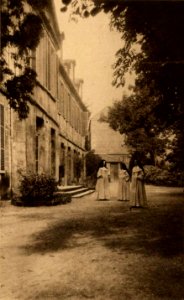 Caen notredamedecharite cpa jardin 1