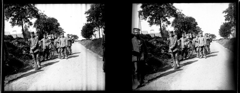 Cagny. Prisonniers allemands en corvée - Fonds Berthelé - 49Fi36