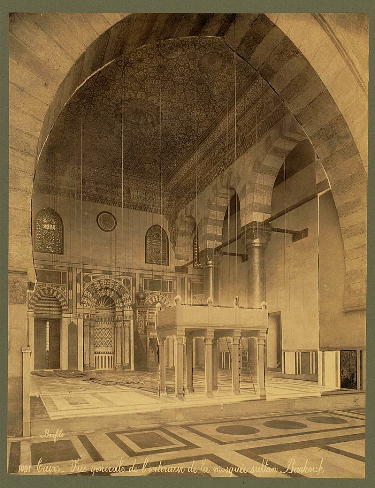 Caire. Vue générale de l'intérieur de la mosquée sultan Barkouk - Bonfils. LCCN2004668051