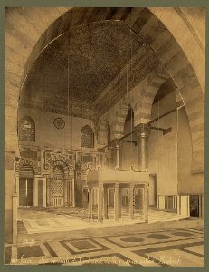 Caire. Vue générale de l'intérieur de la mosquée sultan Barkouk - Bonfils. LCCN2004668051