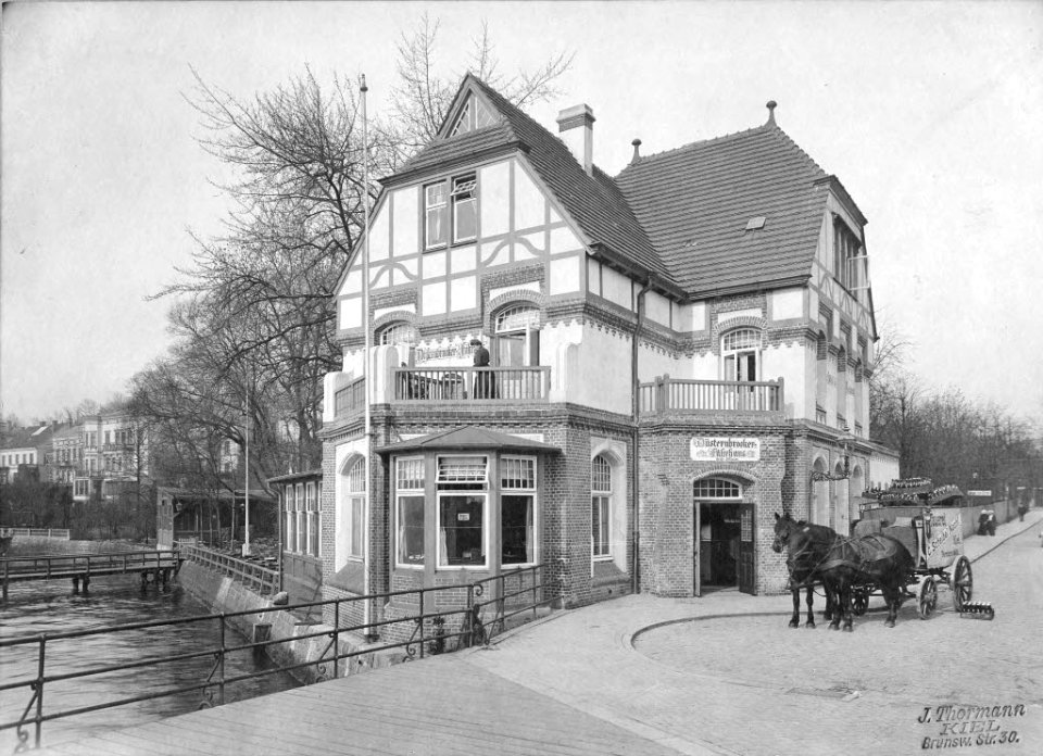 Café und Restaurant Düsternbrooker Fährhaus an der Reventloubrücke (Kiel 71.029)