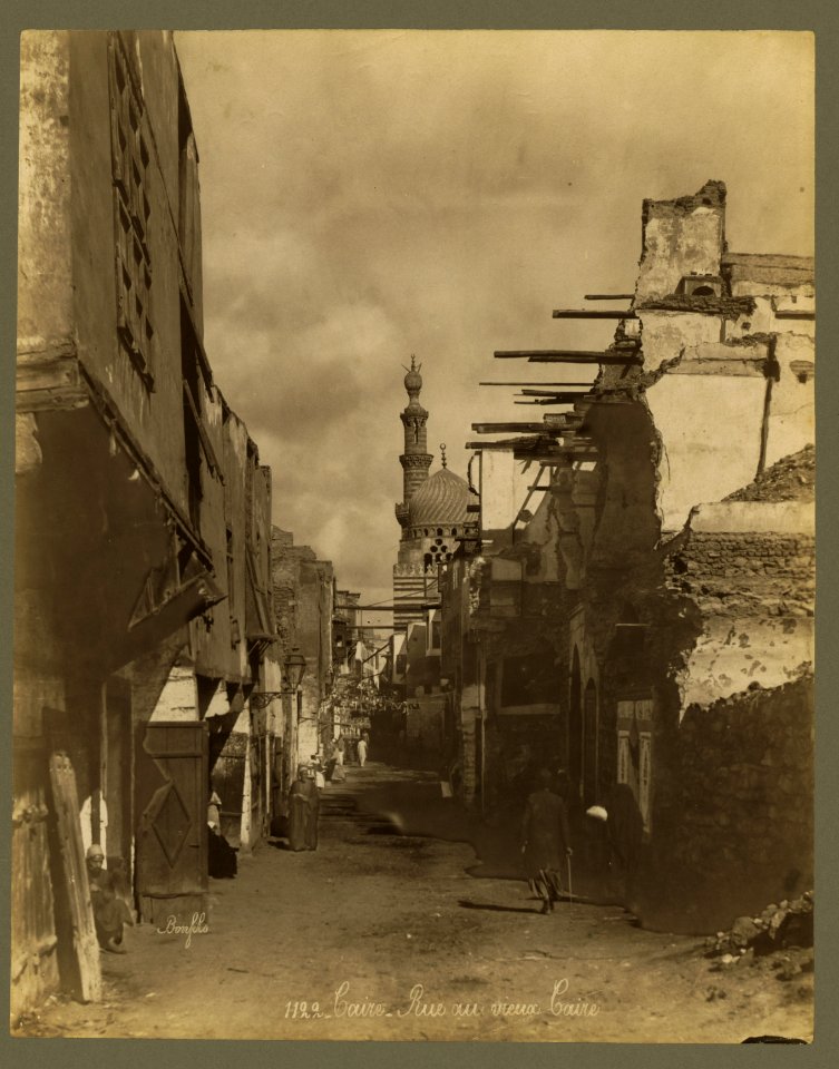 Caire. Rue au vieux Caire - Bonfils. LCCN2004668081