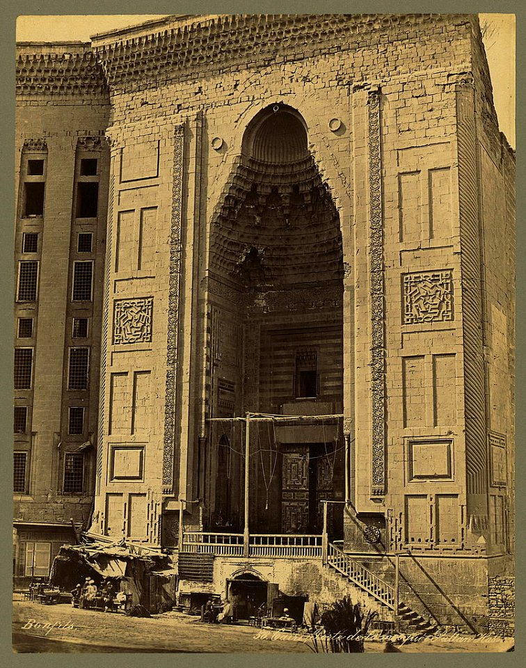 Caire. Porte de la mosquée Sultan Hassan - Bonfils. LCCN2004668055
