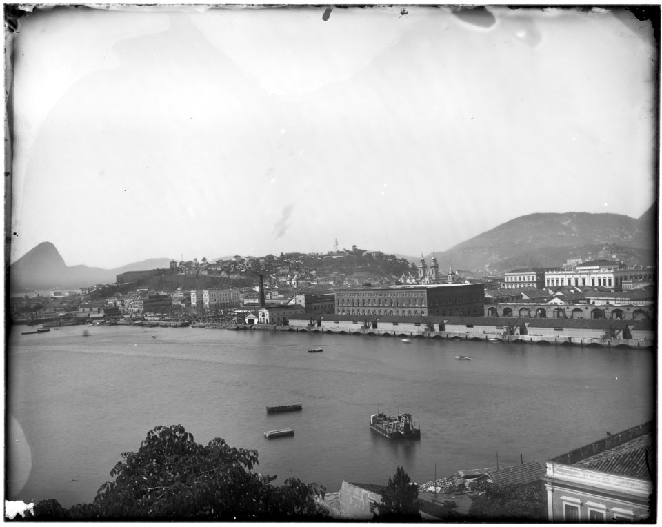Cais Pharoux a partir da Ilha das Cobras