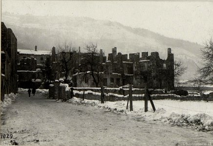 Caldonazzo. Abgebrannte Häuser. (BildID 15639508)