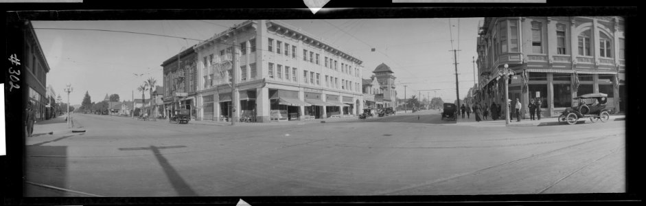 California, Santa Monica intersection LCCN2017656475