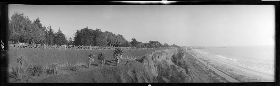 California, Malibu coast, looking south, with handmade rustic fence LCCN2017656478