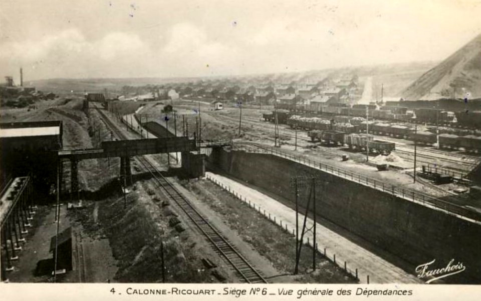 Calonne-Ricouart - Fosse n° 6 - 6 bis - 6 ter des mines de Marles, vue générale des dépendances