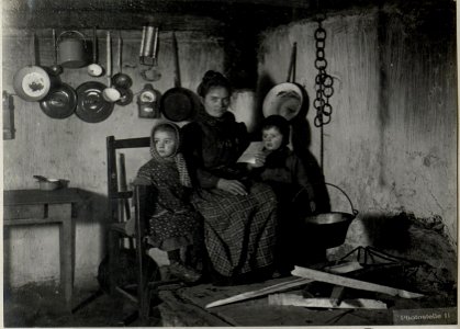 Calzeranica. .Italienische Familie. Jänner. 1918. (BildID 15639870)