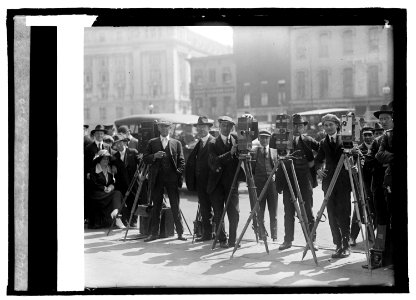Camera men, 1920 LCCN2016844723