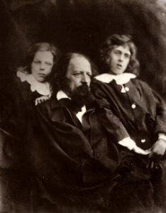 Cameron, Julia Margaret - Alfred Lord Tennyson und seine zwei Söhne, Lionel und Hallam (Zeno Fotografie)