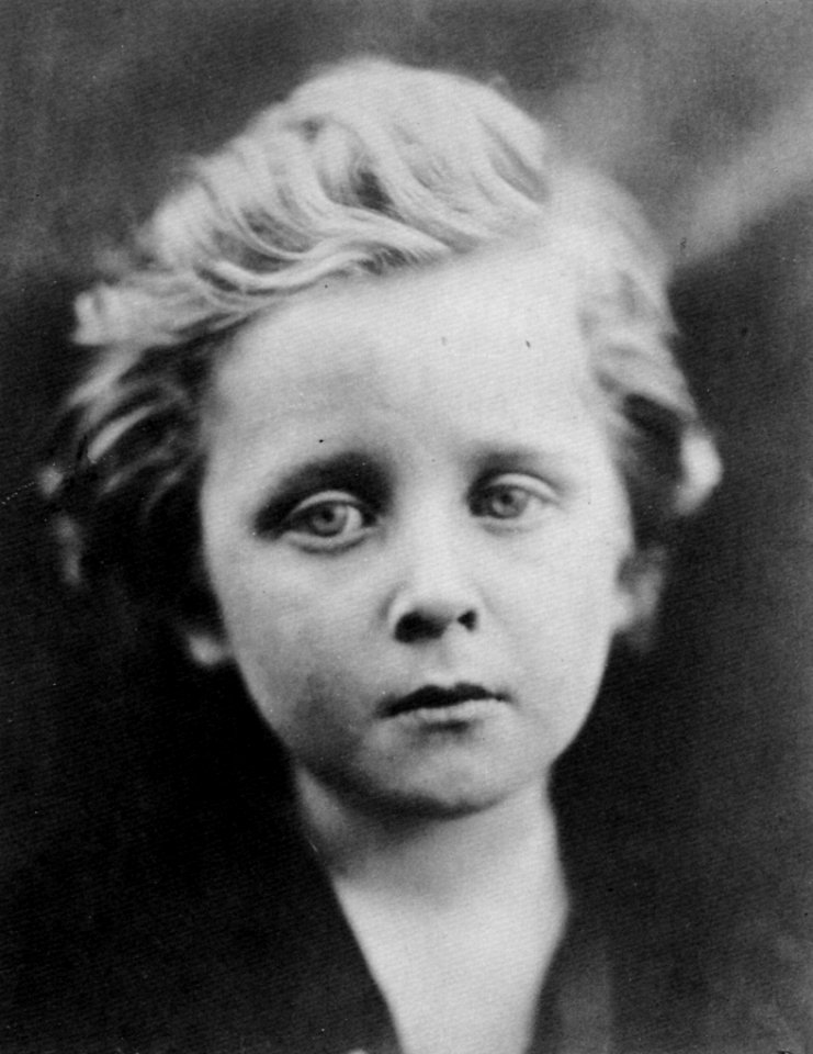 Cameron, Julia Margaret - Esme Howard (2) (Zeno Fotografie)