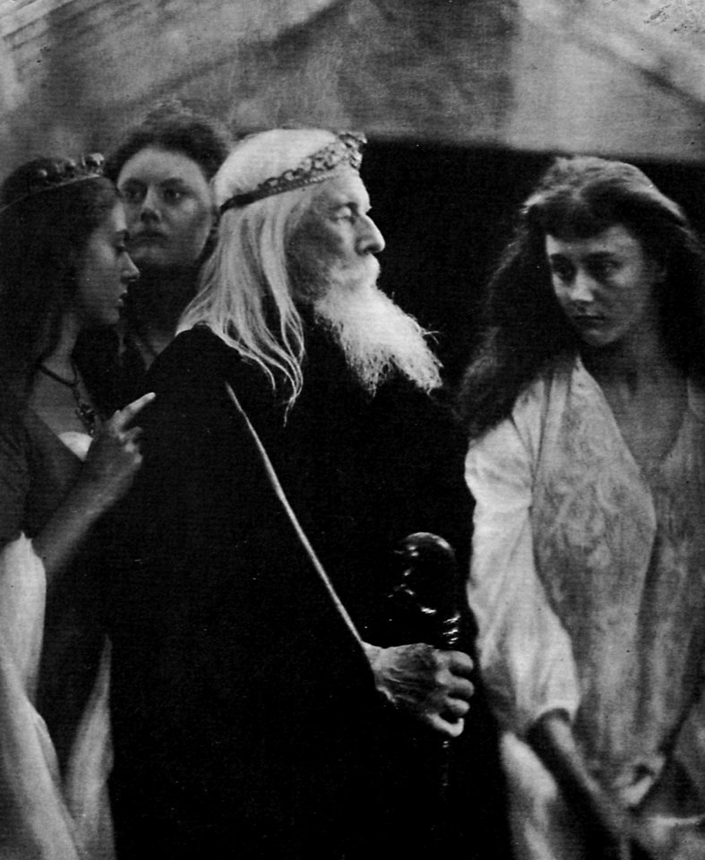 Cameron, Julia Margaret - König Lear teilt sein Reich unter seinen drei Töchtern auf (Zeno Fotografie)