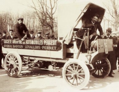 Camion Peugeot à la caravane des poids lourds du Paris-Monte-Carlo 1903